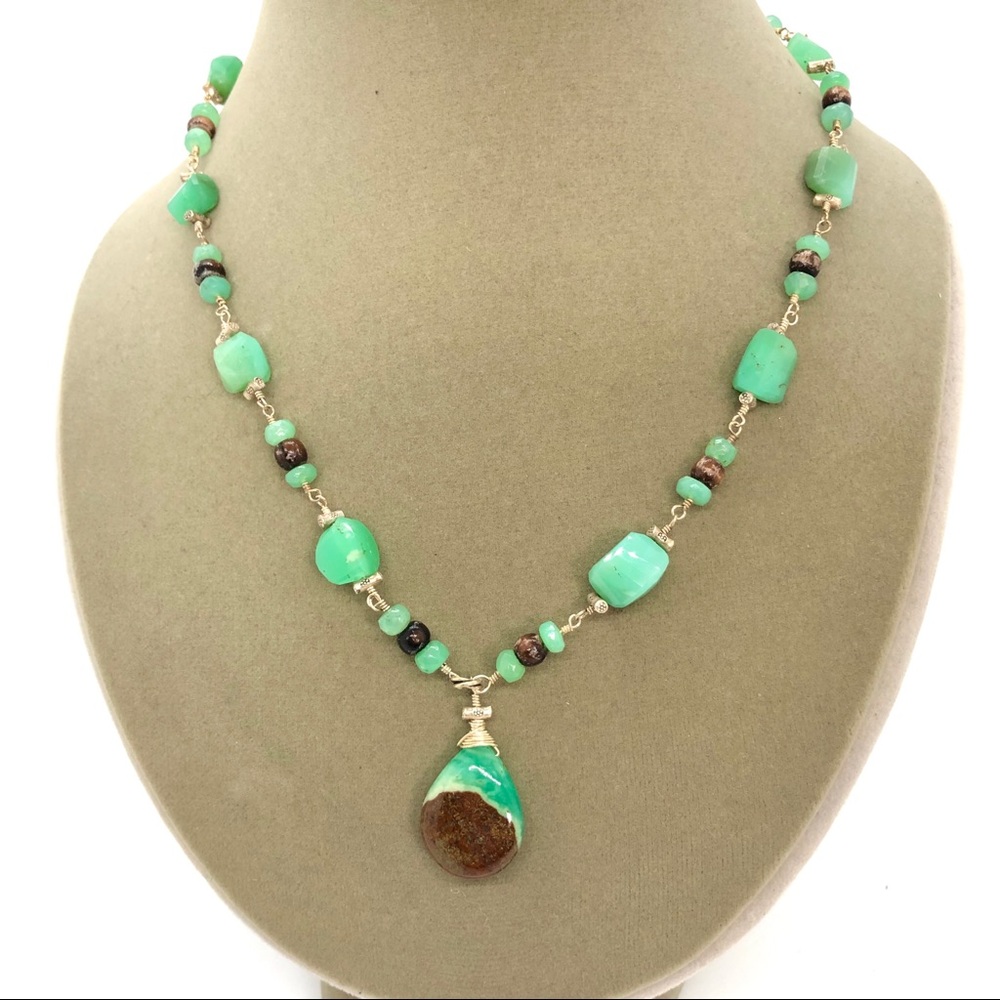 Chrysoprase gemstone necklace